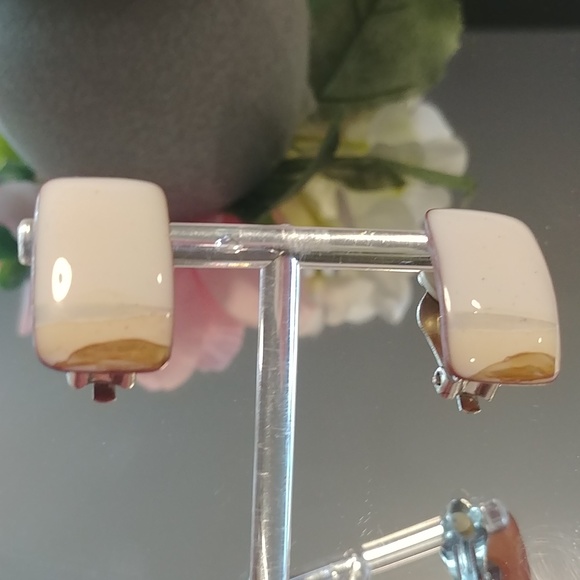 Clay Vintage Style Clip on Earrings - Picture 3 of 6